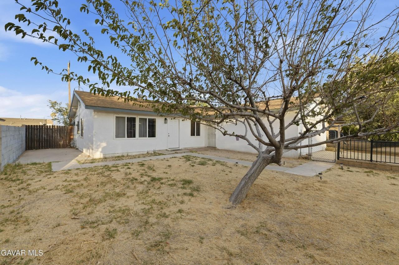 38466 Sumac Ave - Photo 4 of 23