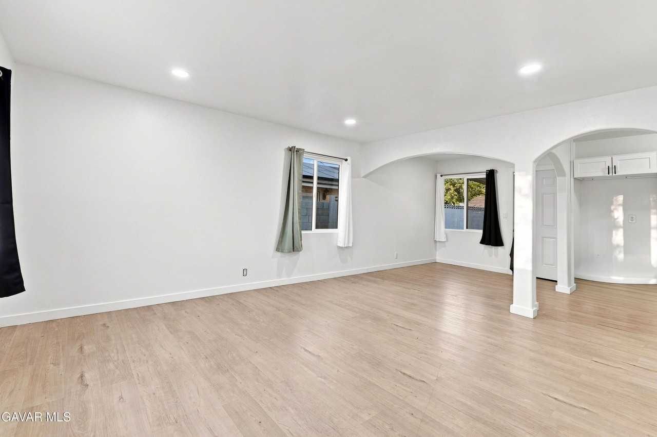 38466 Sumac Ave - Photo 6 of 23