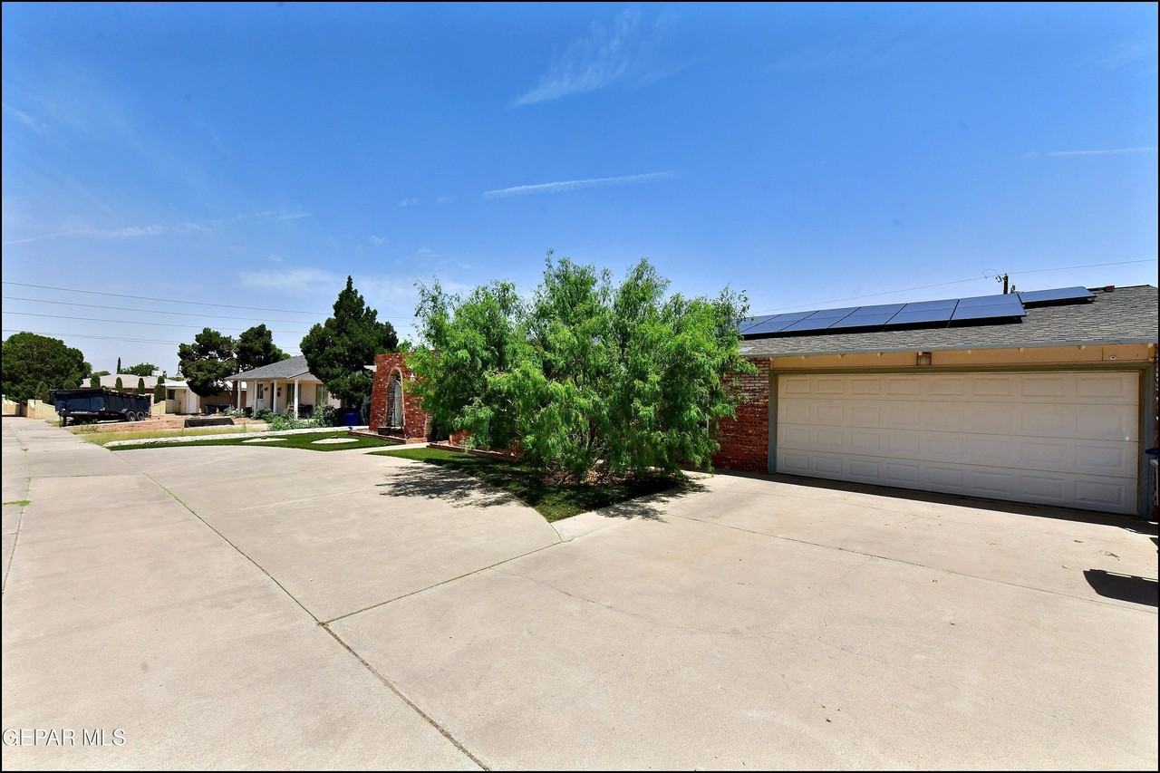 9125 Wh Burges Dr - Photo 4 of 50