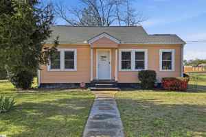 featured image of 612 Crescent Dr