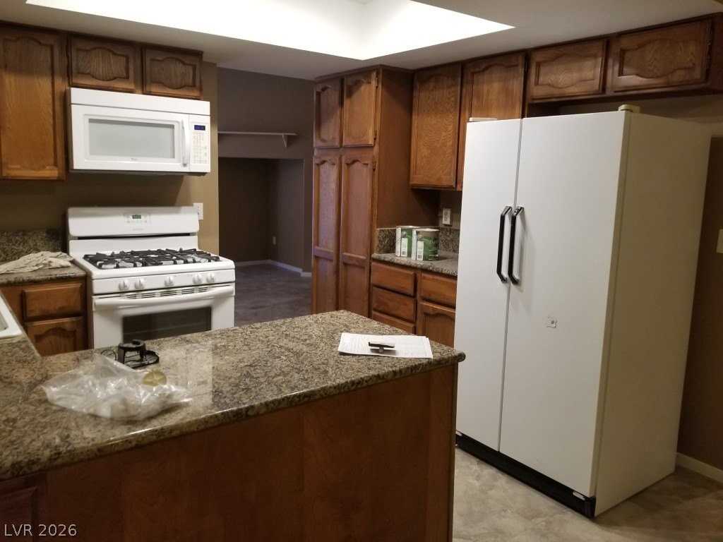 504 Grimsby Ave - Photo 3 of 17
