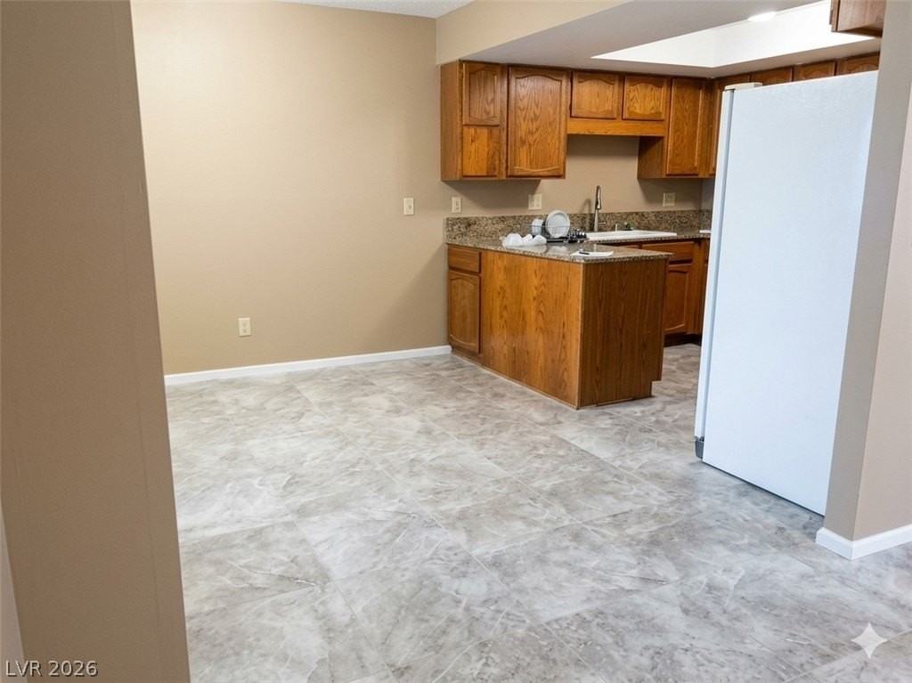 504 Grimsby Ave - Photo 4 of 17