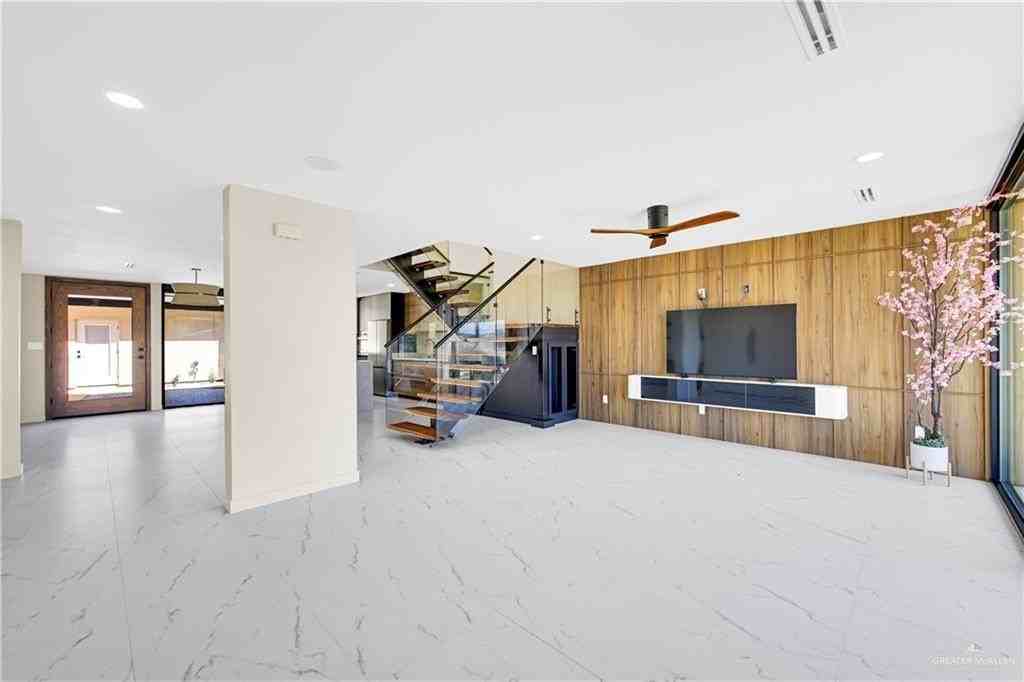 1406 S 7th Ave - Photo 2 of 25