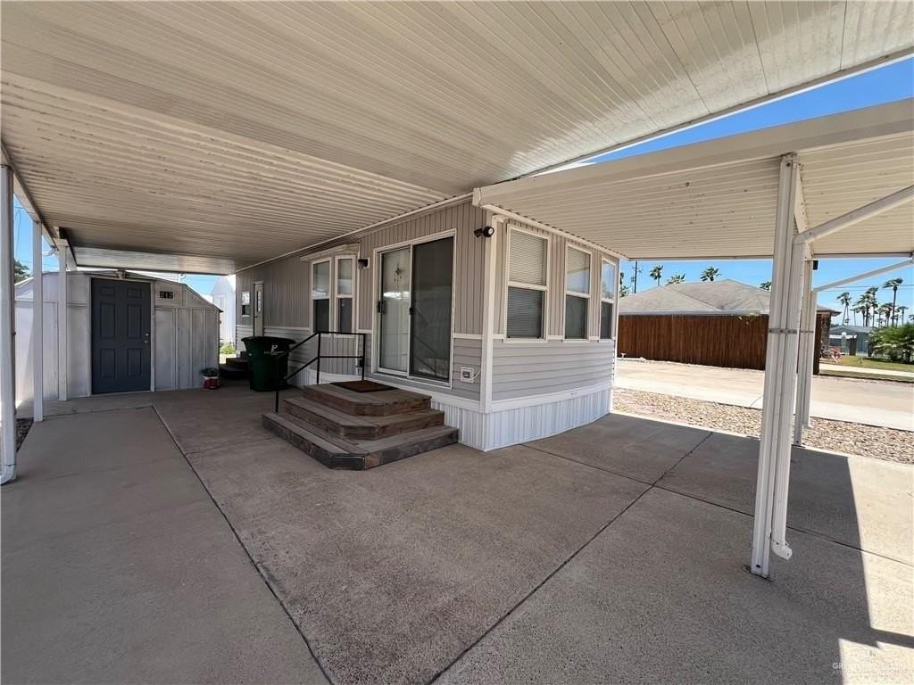 212 London Ave - Photo 2 of 12