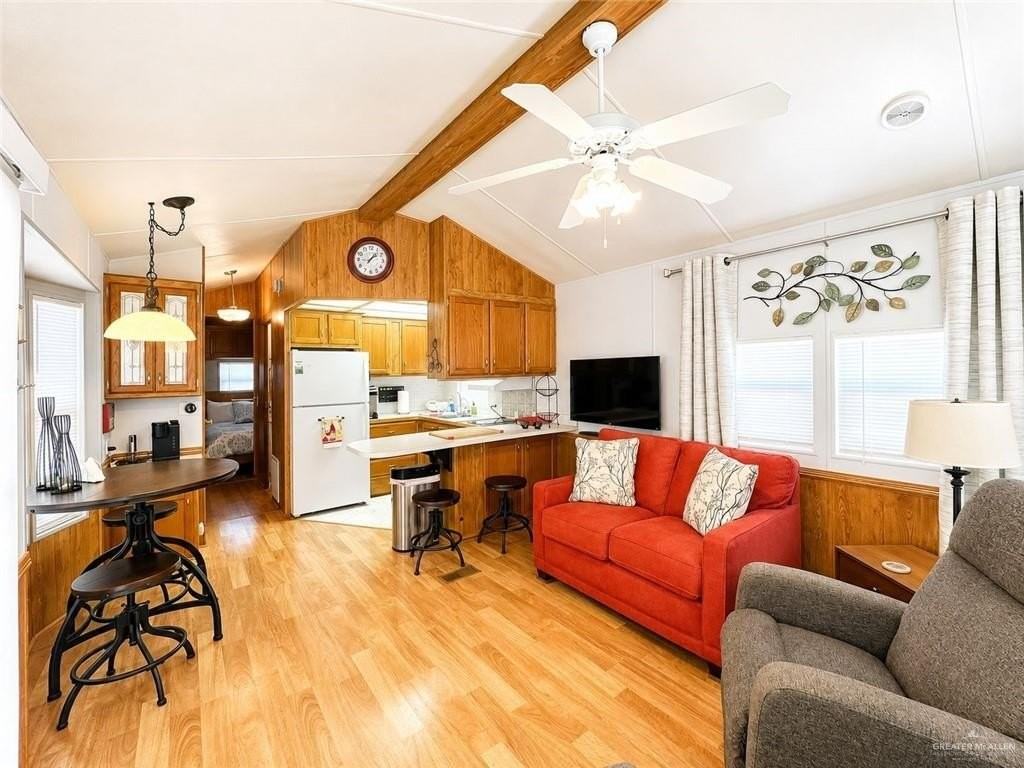 212 London Ave - Photo 4 of 12