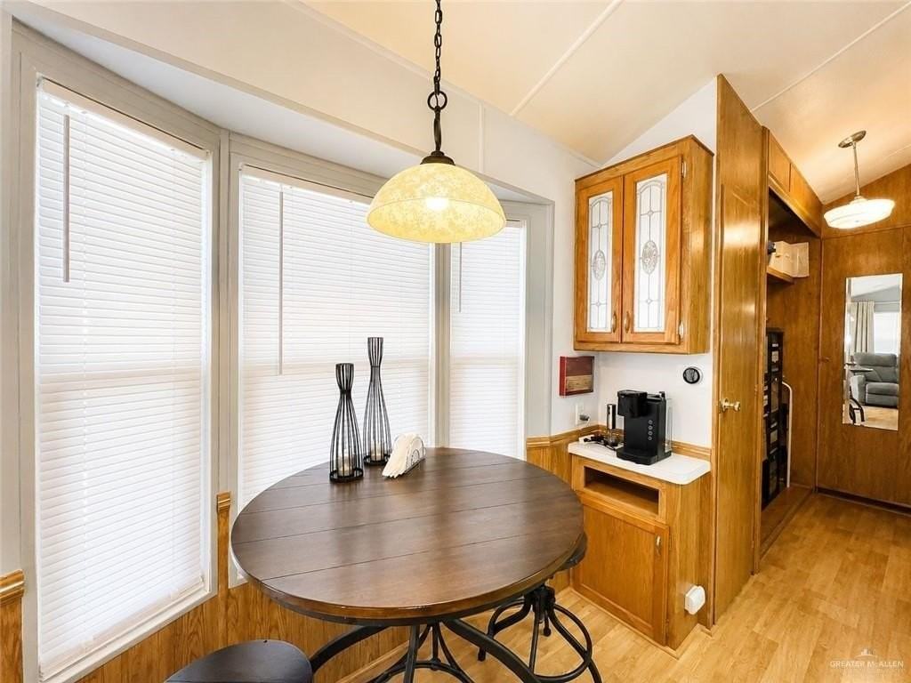 212 London Ave - Photo 5 of 12