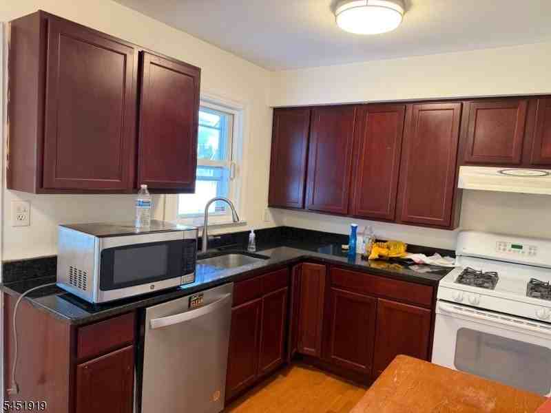 396 Union Ave - Photo 2 of 15