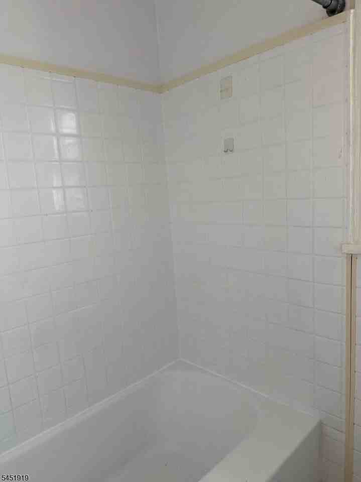 396 Union Ave - Photo 4 of 15