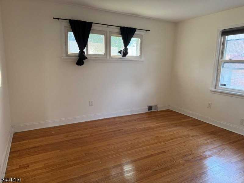 396 Union Ave - Photo 5 of 15