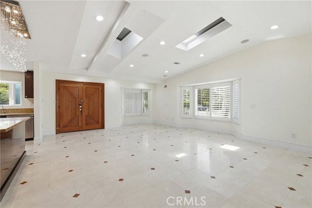 926 N Rowell Ave - Photo 2 of 8