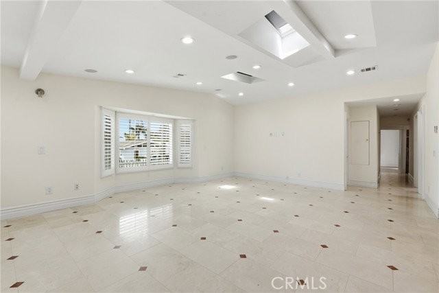 926 N Rowell Ave - Photo 3 of 8