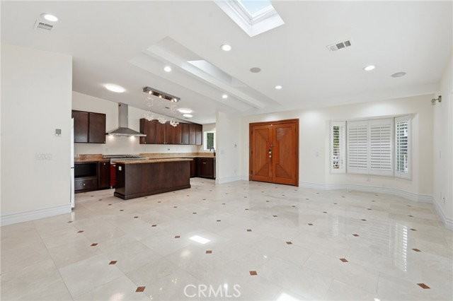 926 N Rowell Ave - Photo 4 of 8