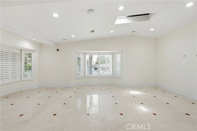 926 N Rowell Ave - Photo 5 of 8