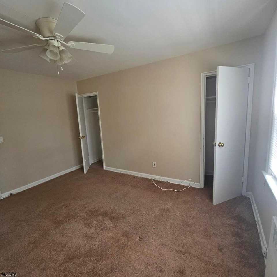 390 Morris Ave #20 - Photo 7 of 10