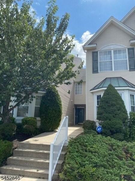 220 Cambridge Ct - Photo 2 of 17