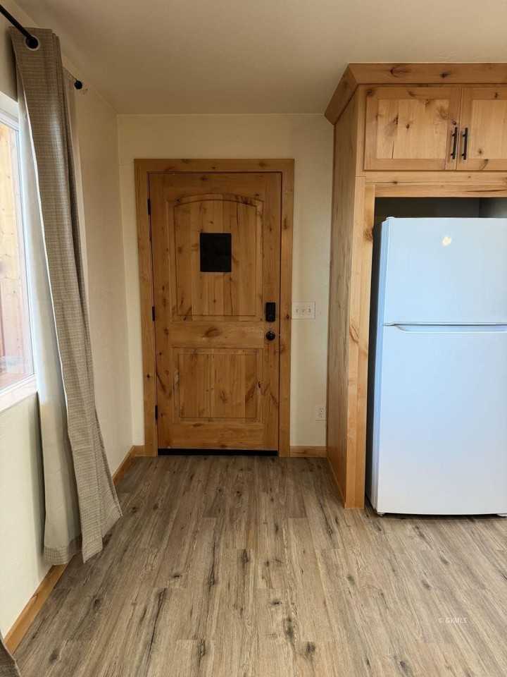 597 W 16th St - Photo 4 of 21
