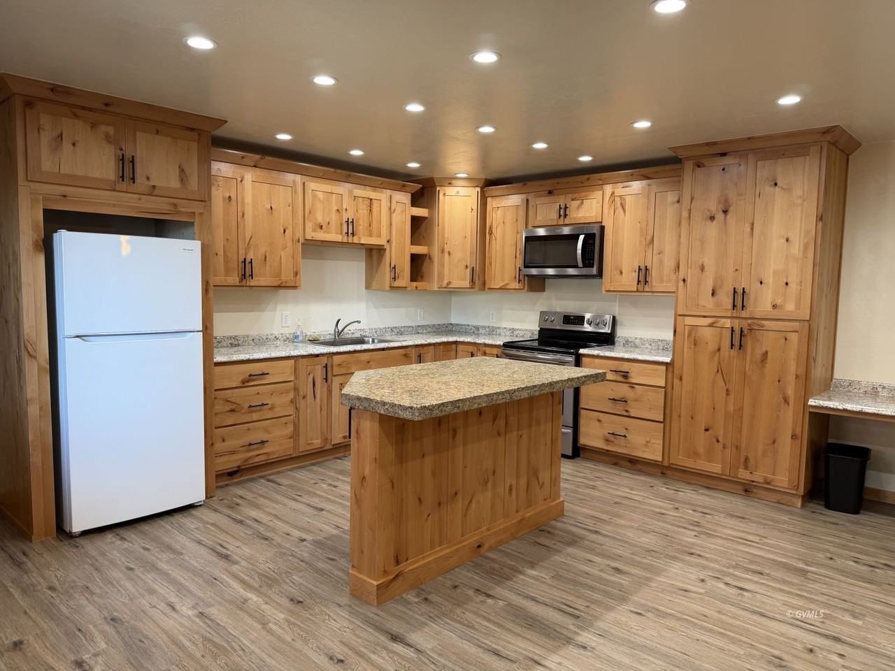 597 W 16th St - Photo 5 of 21