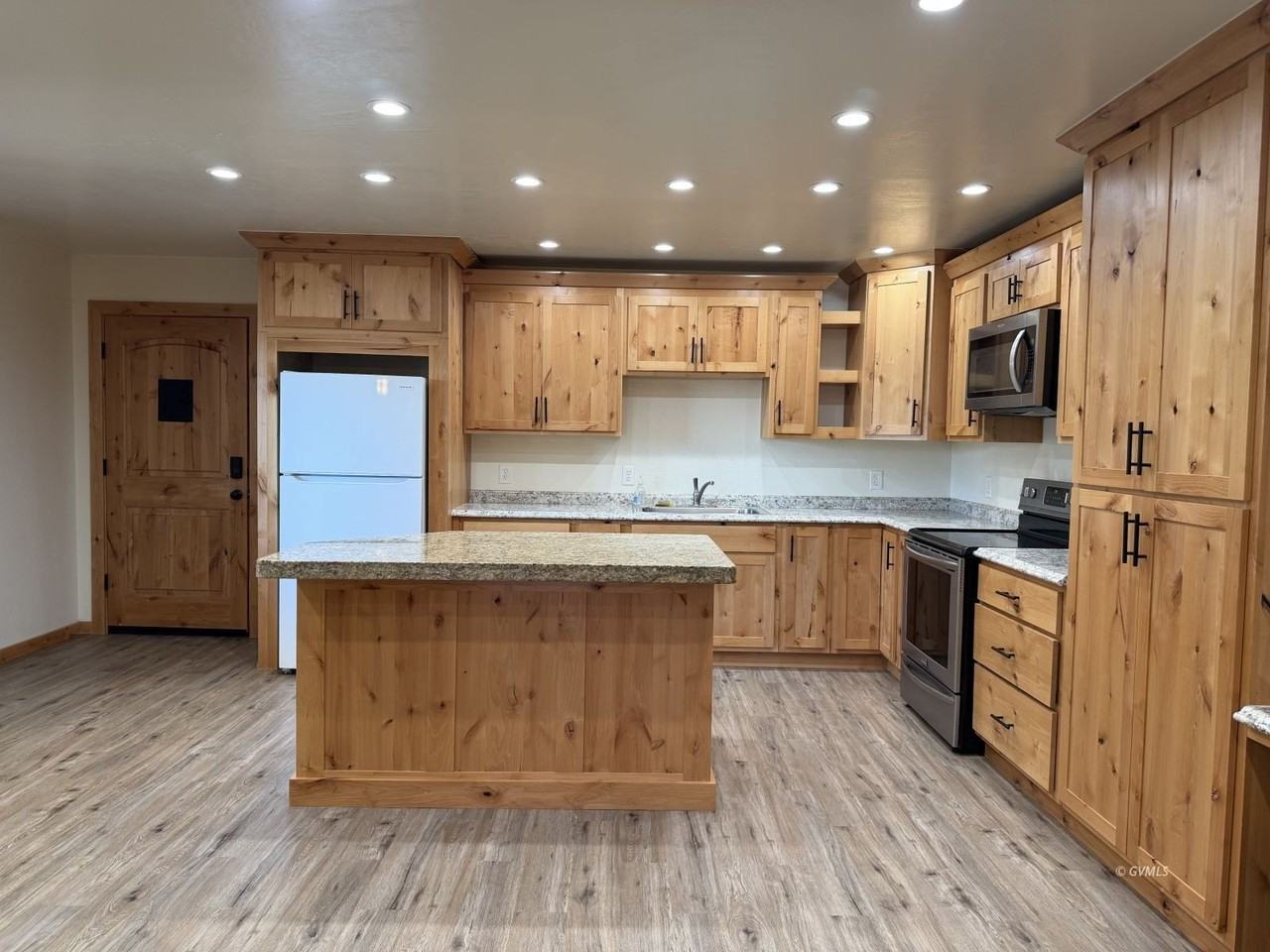 597 W 16th St - Photo 6 of 21