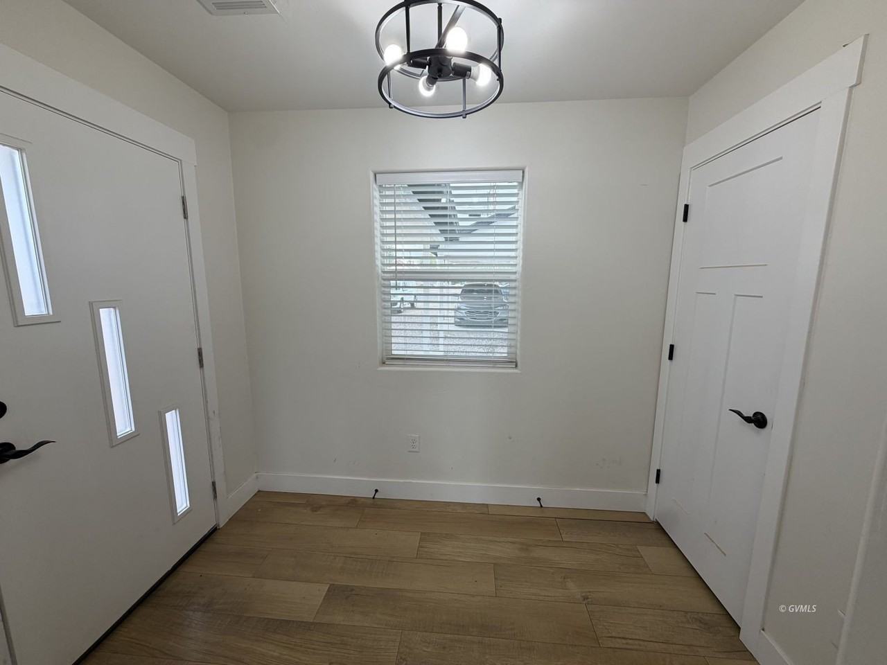 818 W 7th St #B - Photo 3 of 28