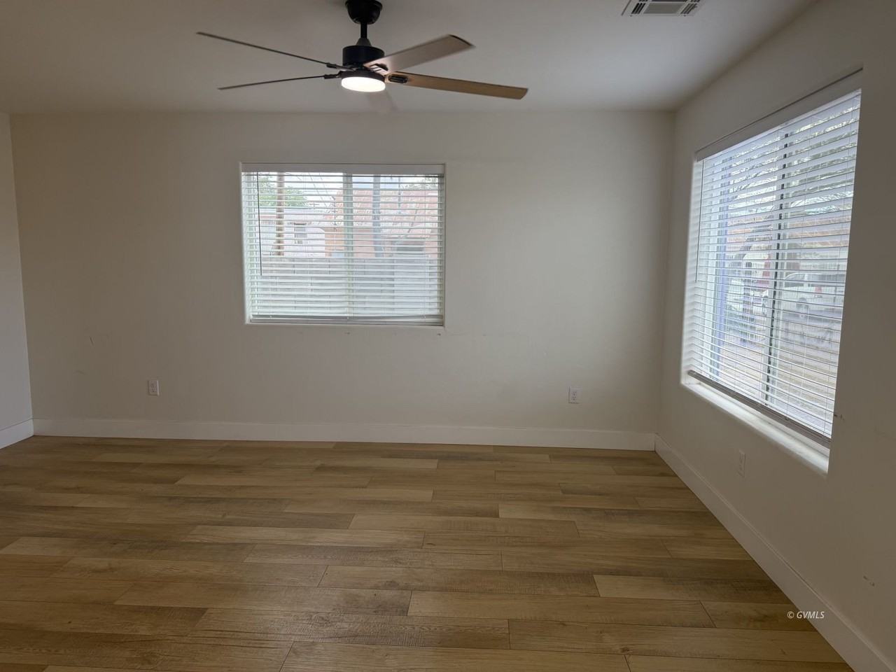 818 W 7th St #B - Photo 4 of 28