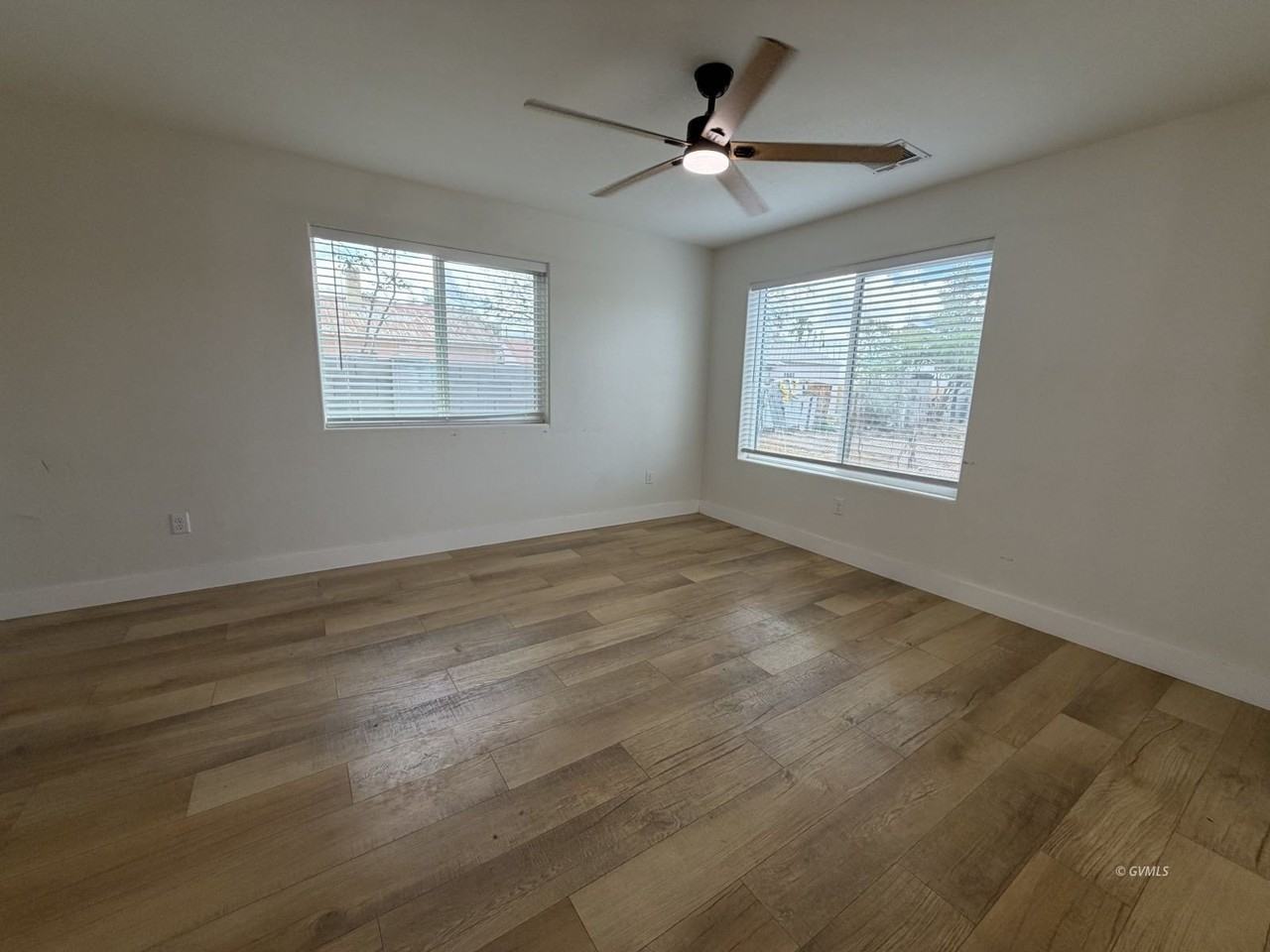 818 W 7th St #B - Photo 5 of 28