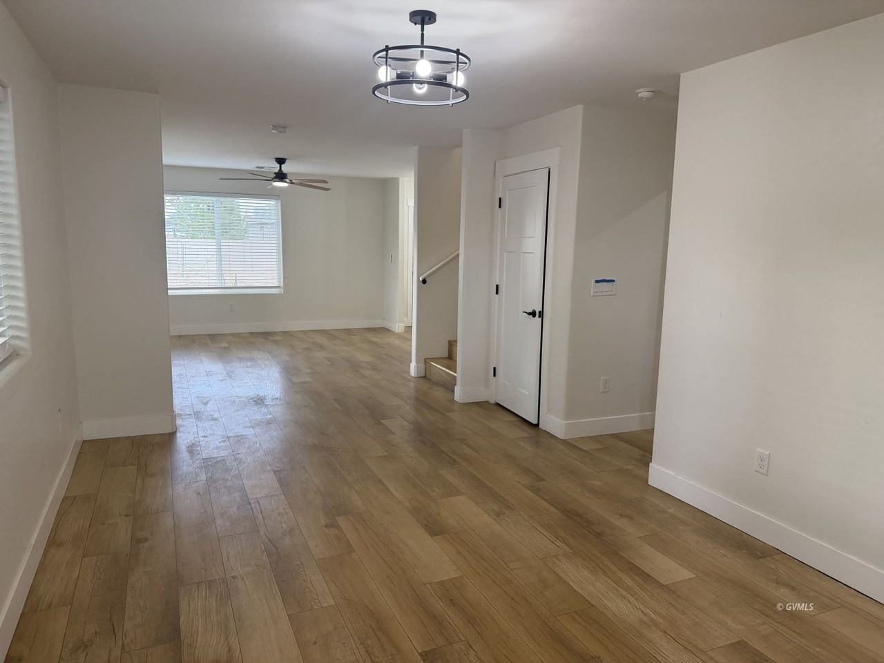 818 W 7th St #B - Photo 6 of 28