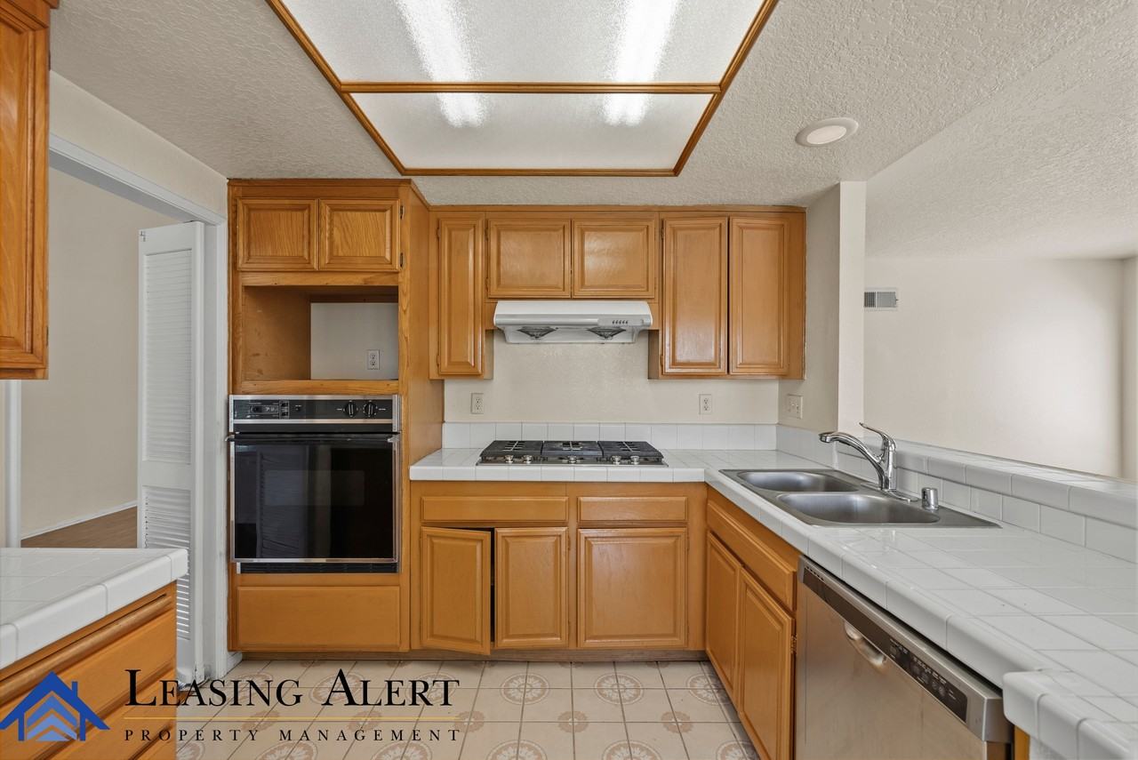 27653 Myrin Ct #1 - Photo 6 of 21