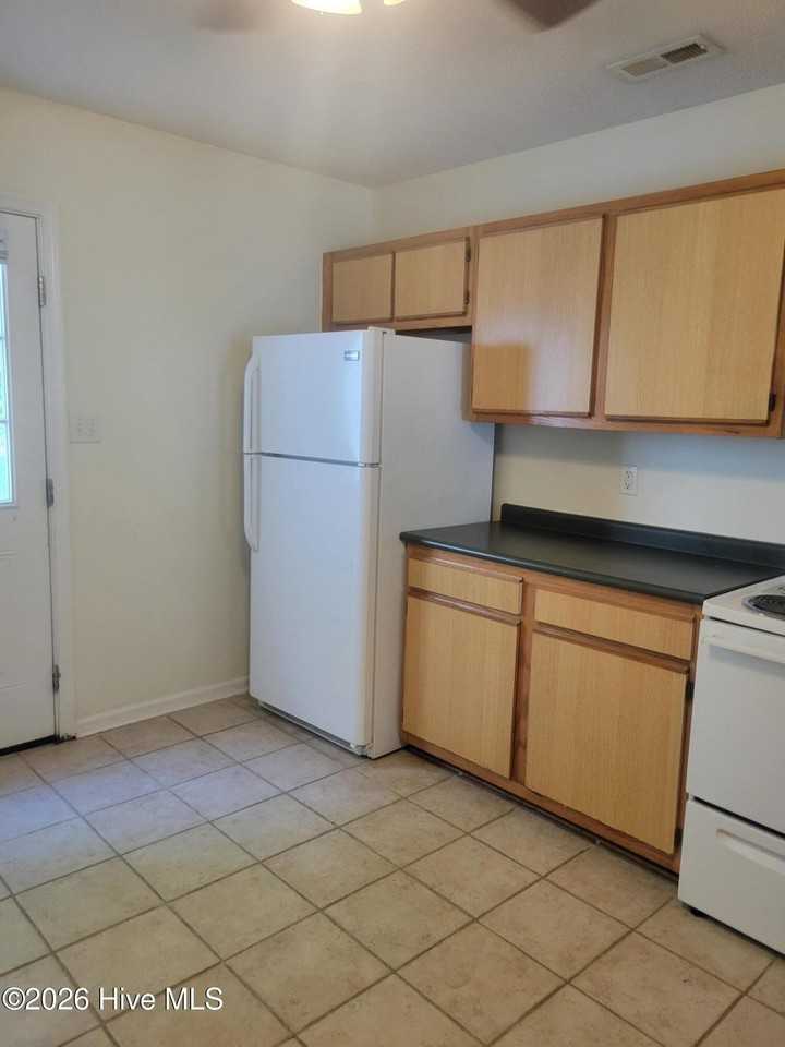 1129 Pueblo Dr - Photo 5 of 8