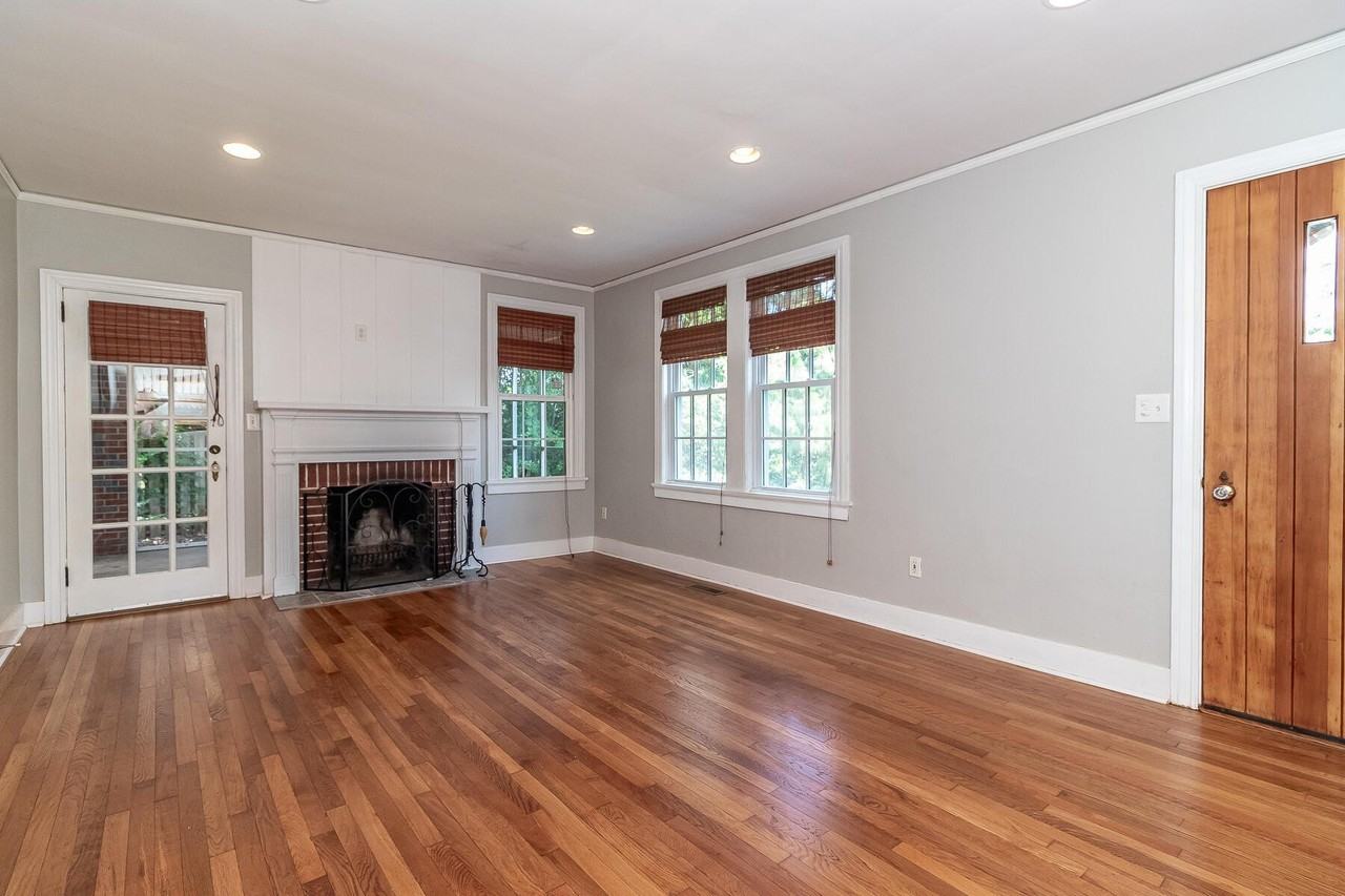 703 Hickman Rd - Photo 4 of 19
