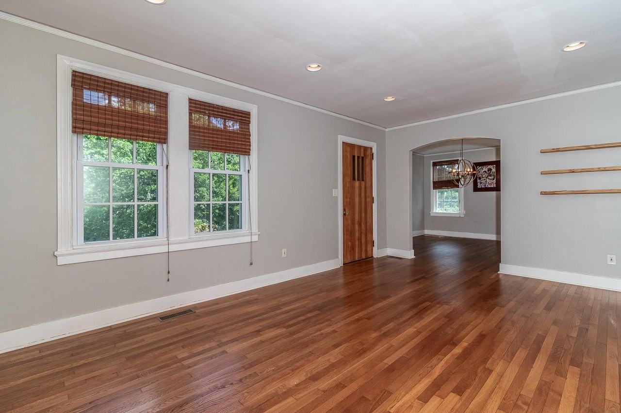 703 Hickman Rd - Photo 5 of 19