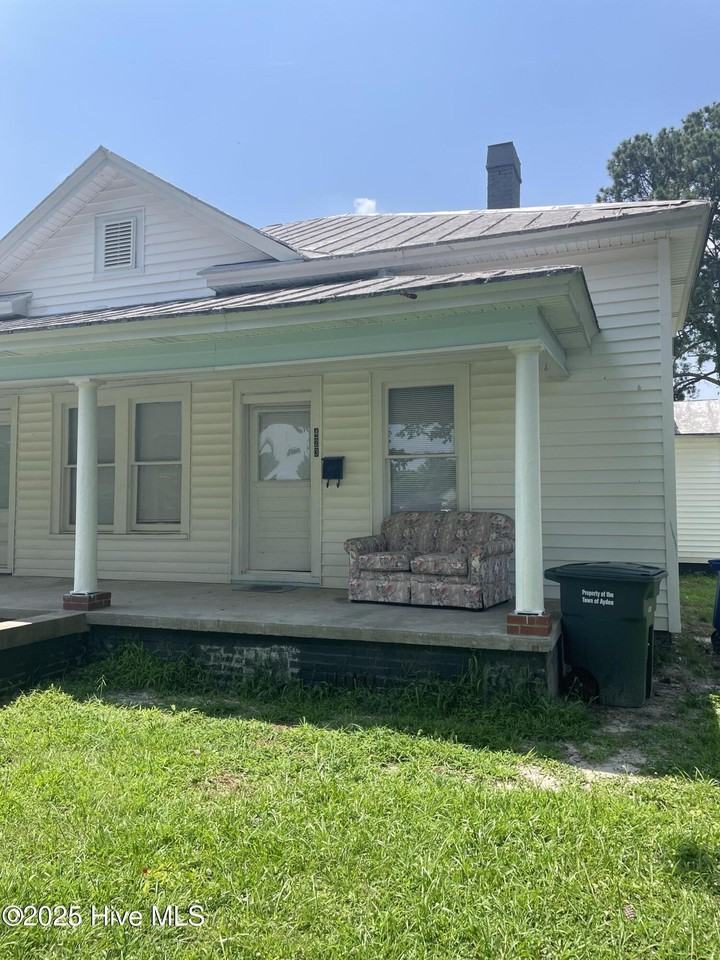 423 Snow Hill St - Photo 2 of 7
