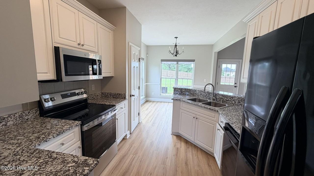 4573 Logans Way - Photo 6 of 29