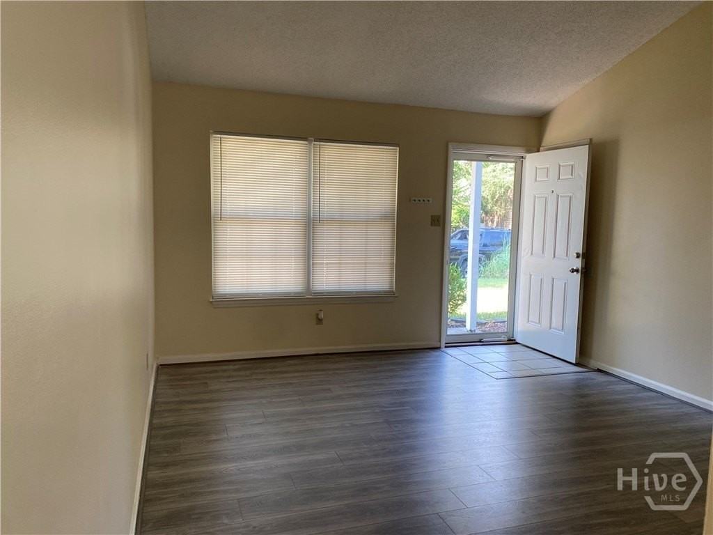 7 Belfair Dr - Photo 2 of 20