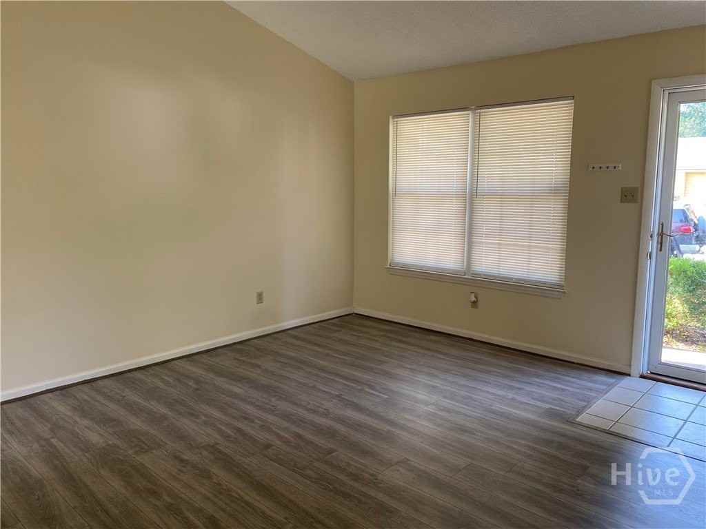 7 Belfair Dr - Photo 3 of 20
