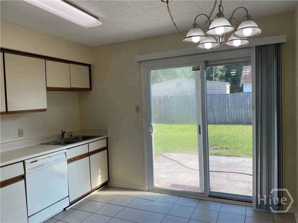 7 Belfair Dr - Photo 5 of 20