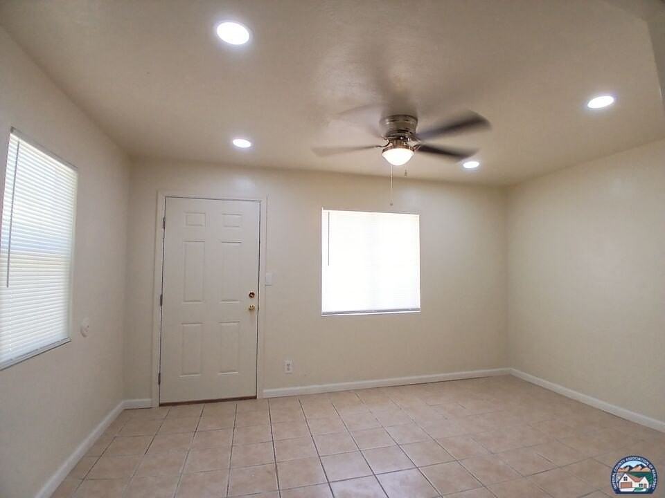 210 B St - Photo 2 of 9