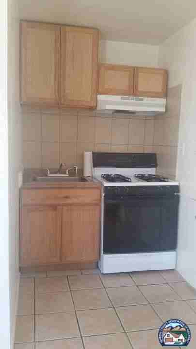210 B St - Photo 5 of 9