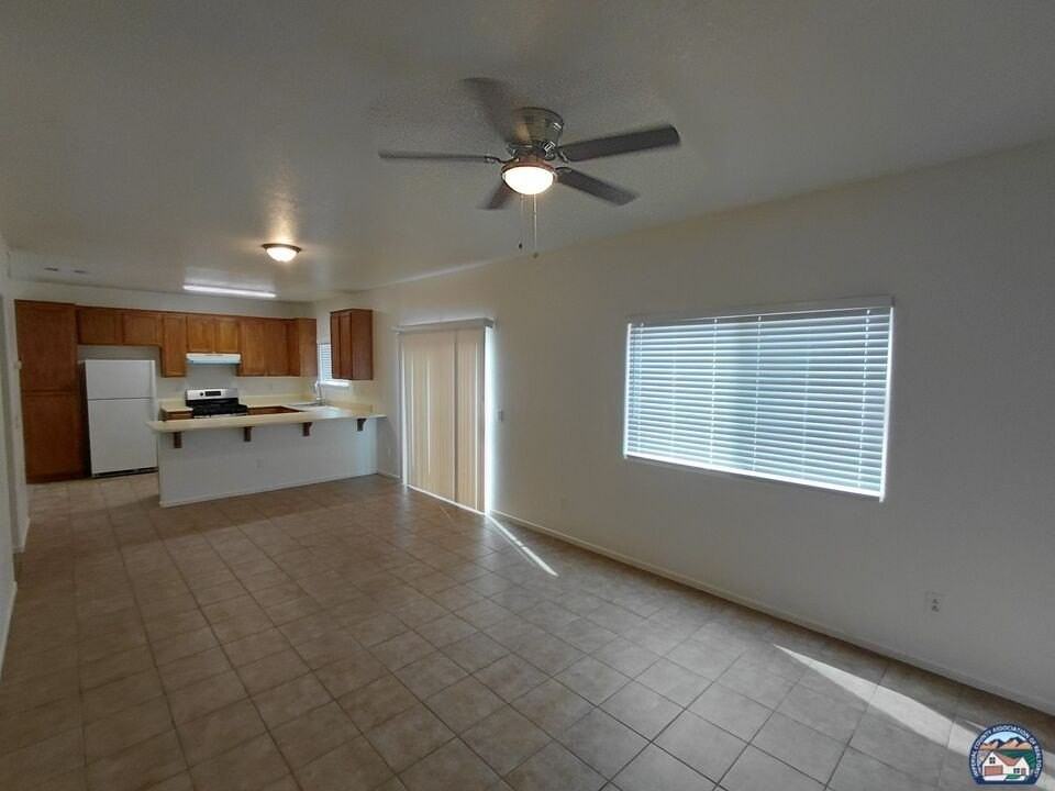 195 W Vallecito Ct - Photo 2 of 22