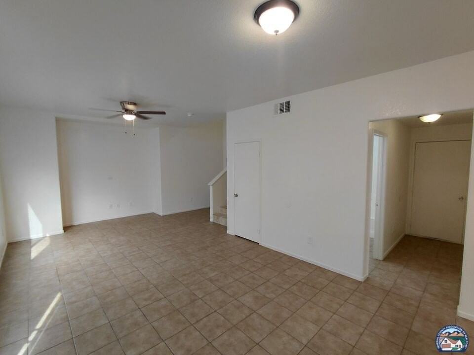 195 W Vallecito Ct - Photo 3 of 22