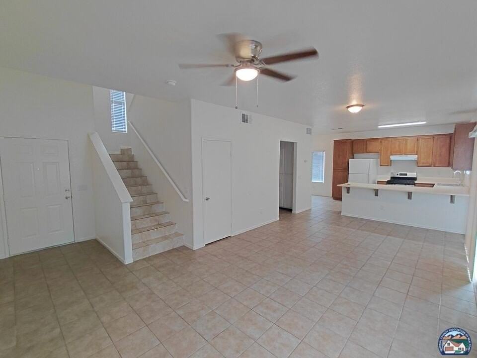 195 W Vallecito Ct - Photo 4 of 22