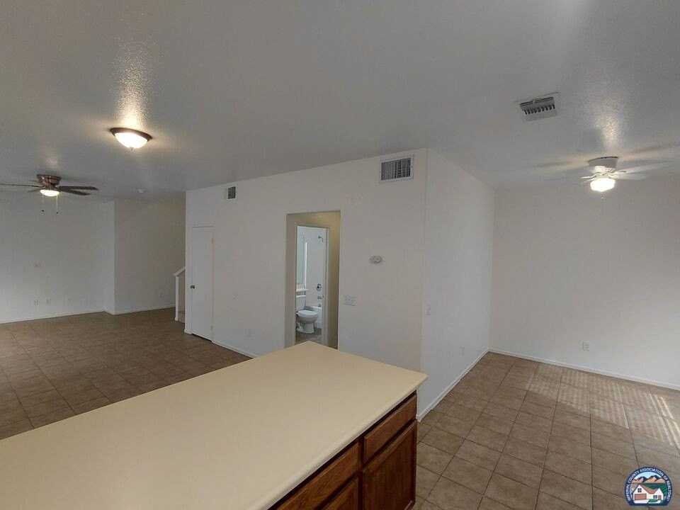 195 W Vallecito Ct - Photo 7 of 22
