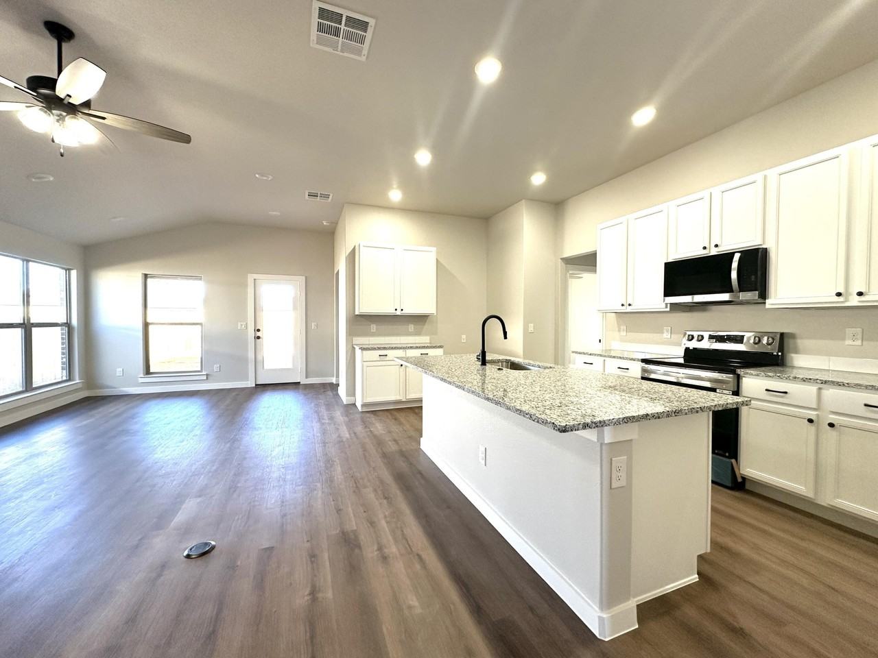 2912 Corpus Ave - Photo 4 of 14