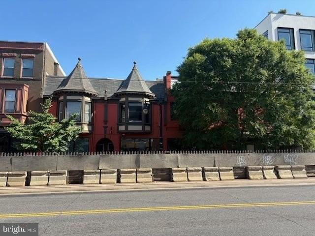 1326 H St Ne - Photo 2 of 10