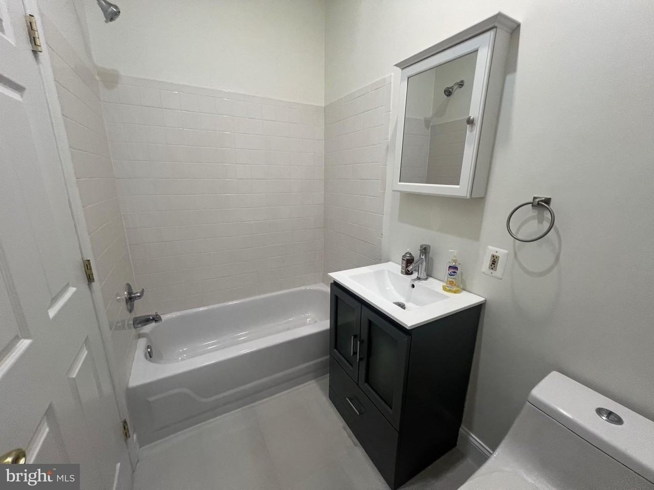 1324 H St Ne - Photo 3 of 12