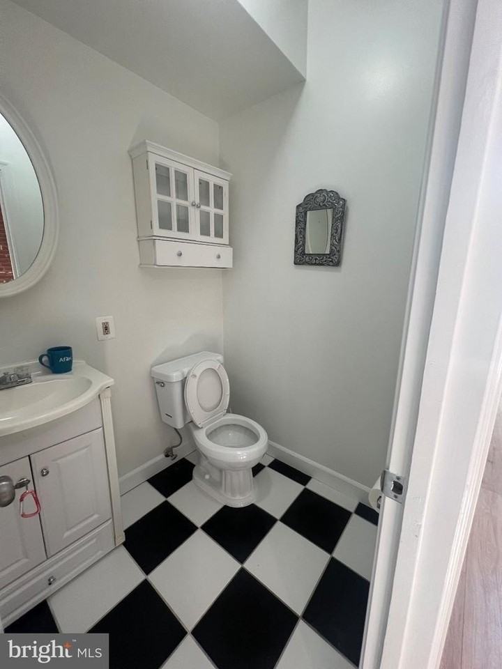 1324 H St Ne - Photo 7 of 12