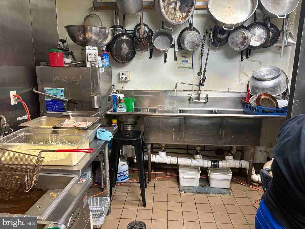 1242 H St Ne - Photo 5 of 13