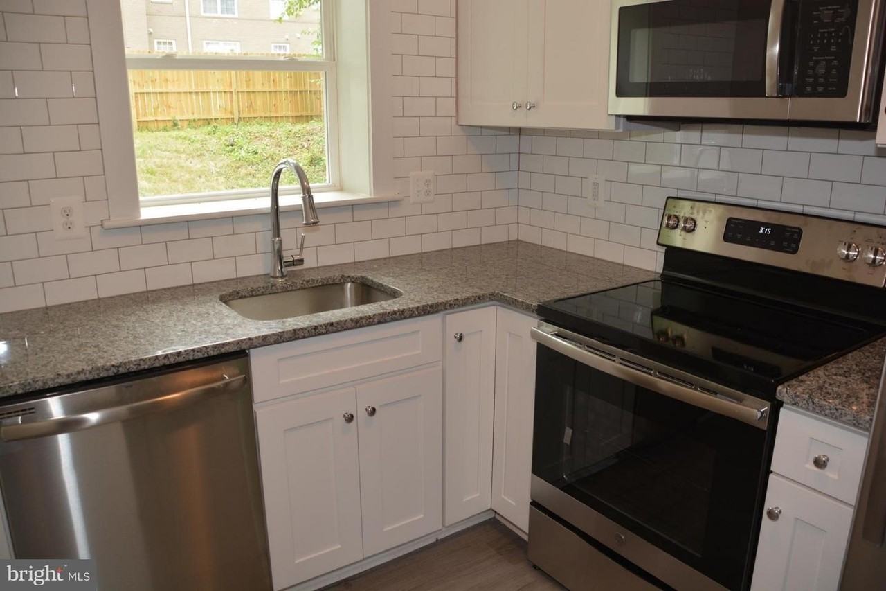 5029 Hanna Pl Se - Photo 3 of 8