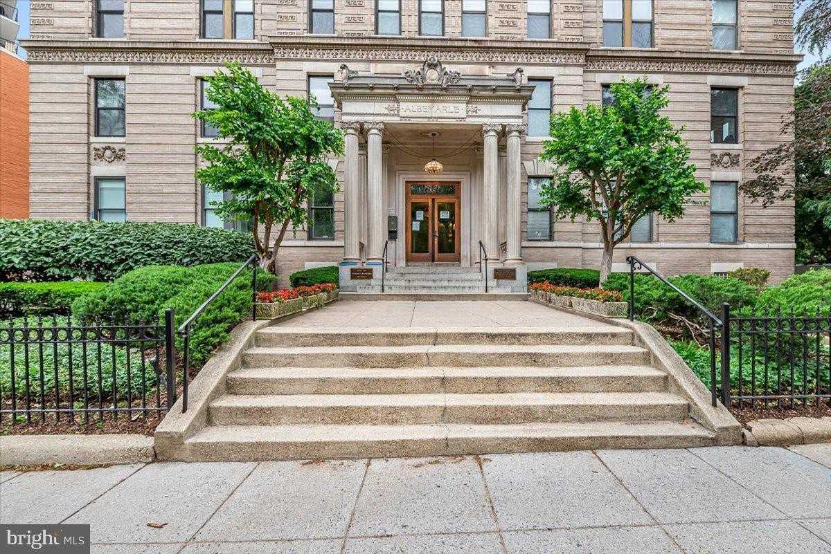1830 17th St Nw - Photo 4 of 32