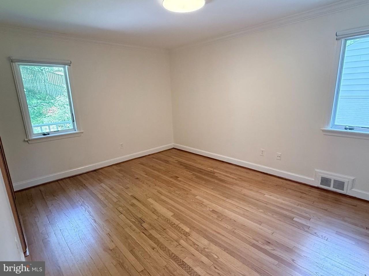 5021 Cathedral Ave Nw - Photo 4 of 19