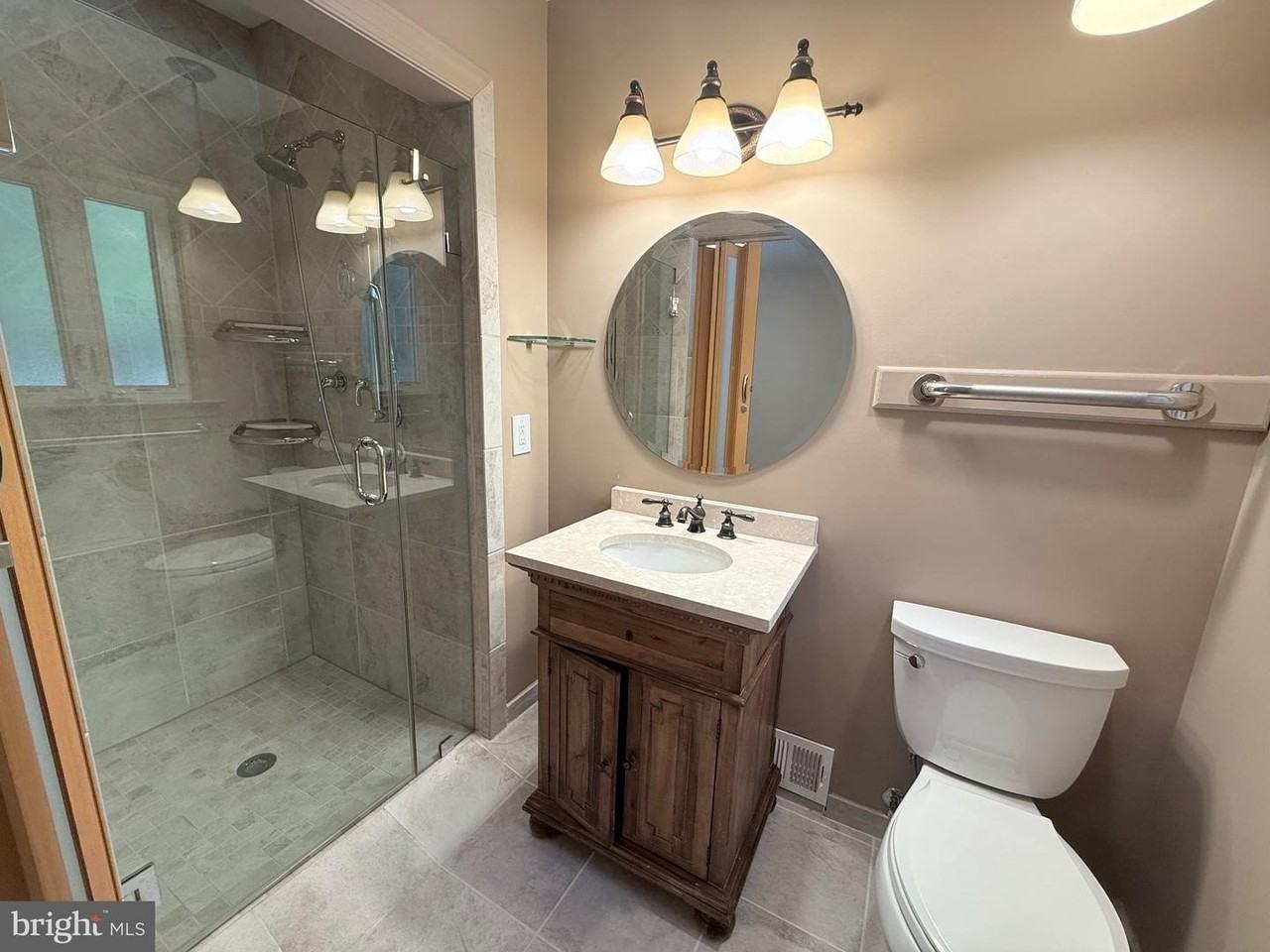 5021 Cathedral Ave Nw - Photo 5 of 19